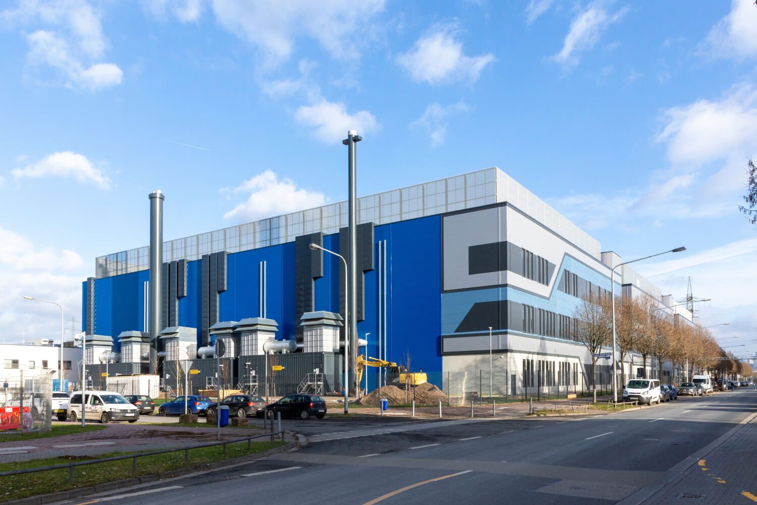 blue-industrial-building-eschborn-data-center-construction-desktop-michel-bau