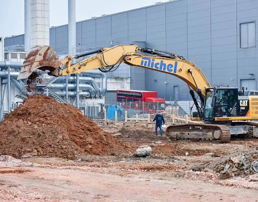 excavator-with-long-extended-arm-dirt-pile-data-center-construction-site-frankfurt-main-desktop-michel-bau