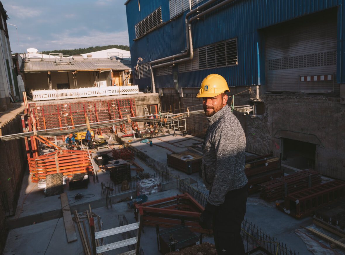 tiefbau-arbeiter-mit-helm-lohr-am-main-desktop-michel-bau